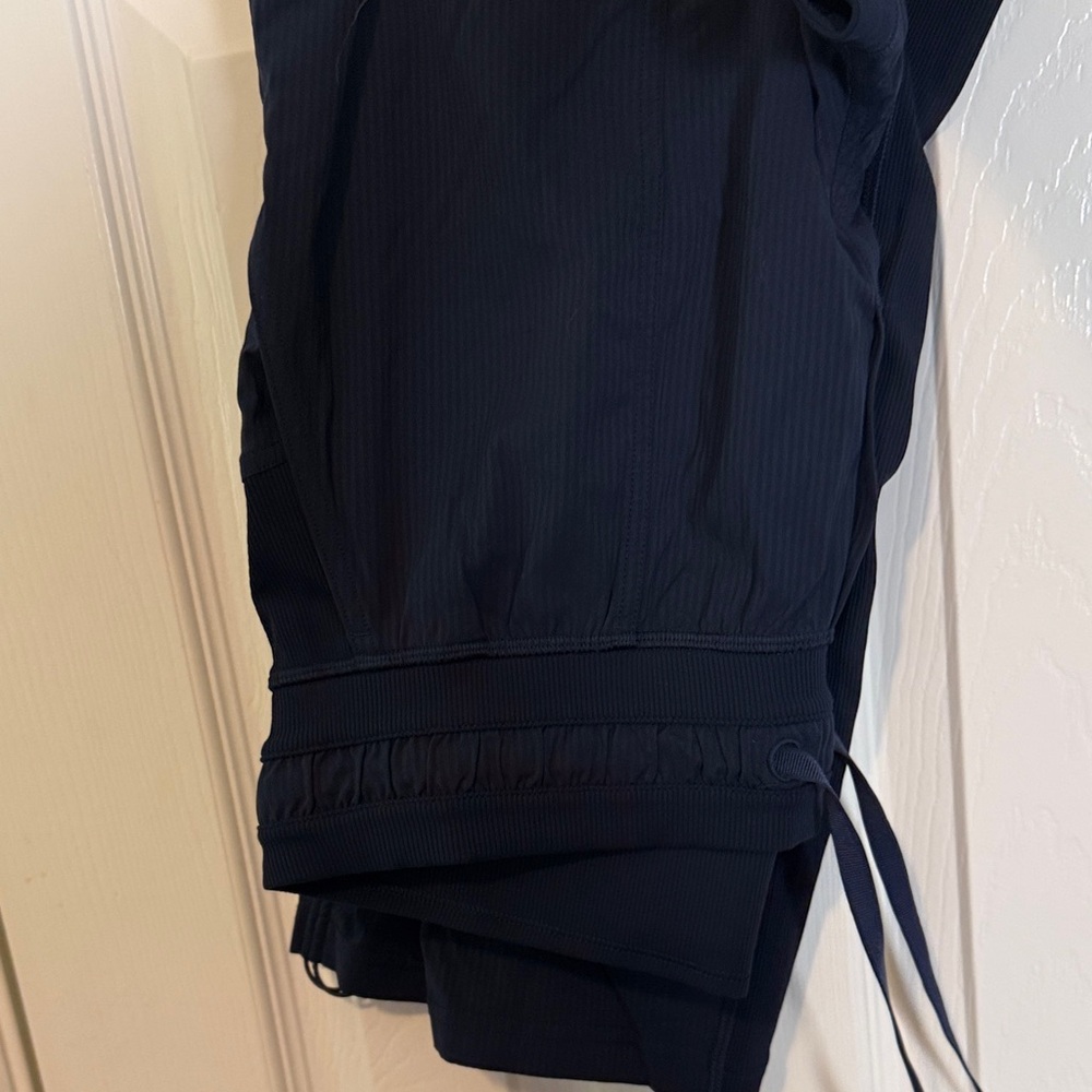 Dance studio size 8 Lululemon
